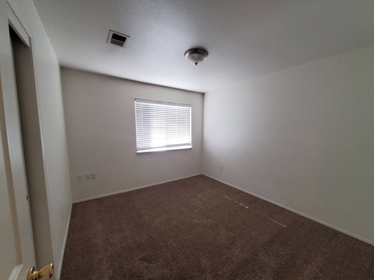 House for rent at 5615 Sugar Pine Dr, Bakersfield, CA 93313
