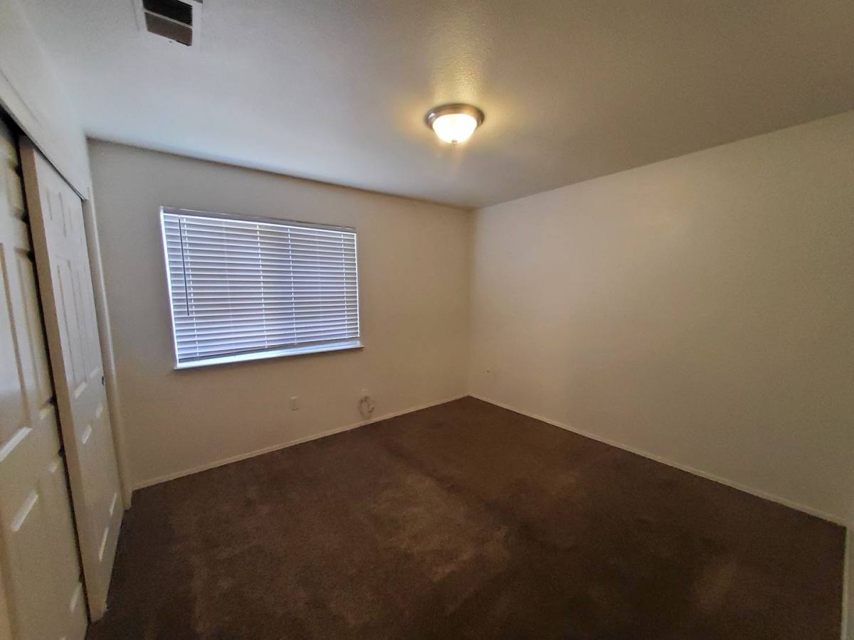 House for rent at 5615 Sugar Pine Dr, Bakersfield, CA 93313