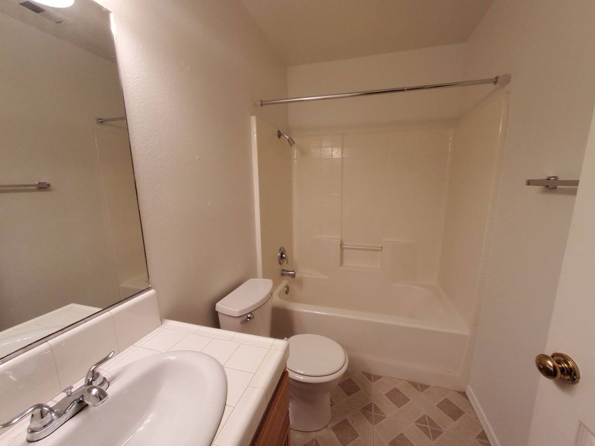 House for rent at 5615 Sugar Pine Dr, Bakersfield, CA 93313