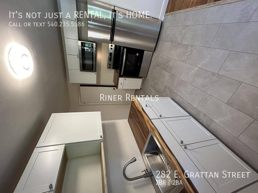 Townhouse for rent at 282 E Grattan St, Harrisonburg, VA 22801