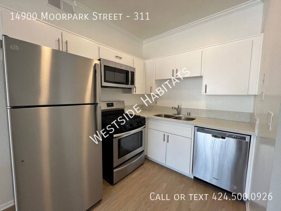 Apartment for rent at 14900 Moorpark St #311, Sherman Oaks, CA 91403