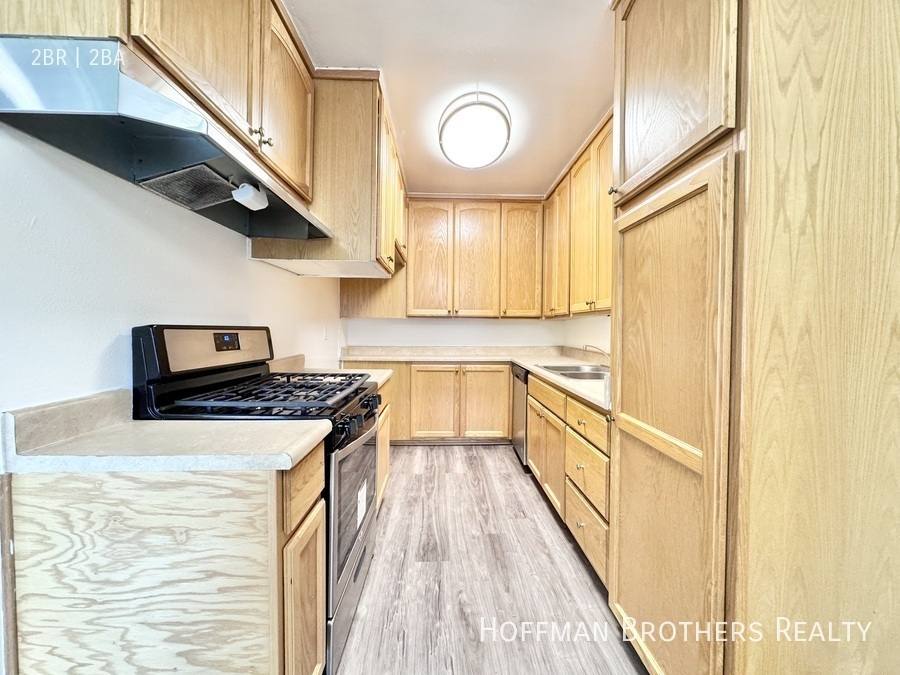 Apartment for rent at 5415 Newcastle Ave #28, Encino, CA 91316