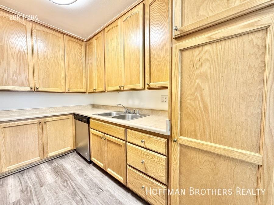 Apartment for rent at 5415 Newcastle Ave #28, Encino, CA 91316