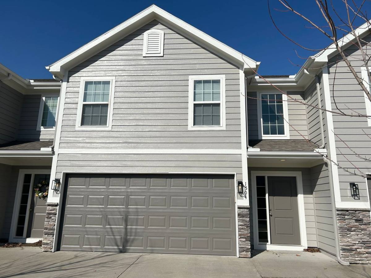Townhouse for rent at 1504 NE Erin Court, Grain Valley, MO 64029