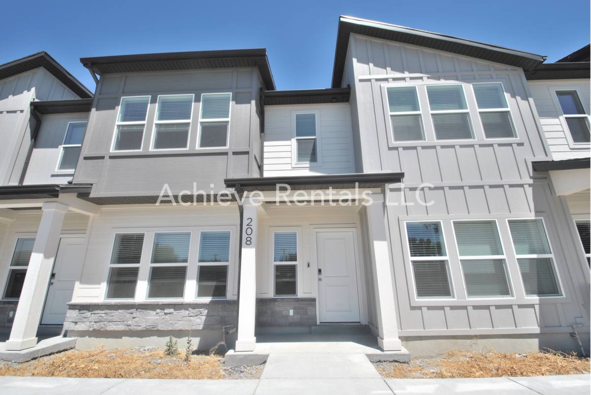 Townhouse for rent at 208 W 3175 S, Logan, UT 84321