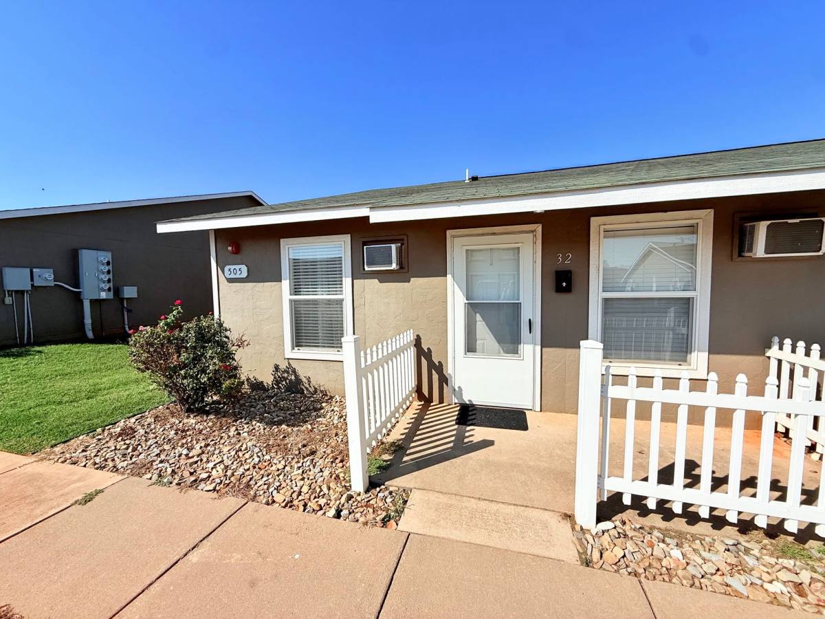 Apartment for rent at 501 W Country Club Rd, Chickasha, OK 73018