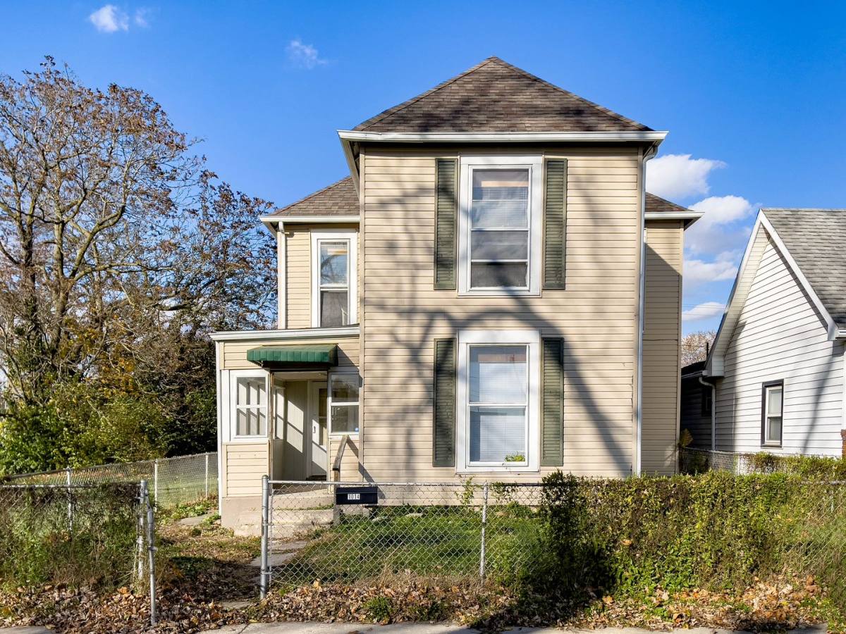 House for rent at 1014 E Adams St, Muncie, IN 47305