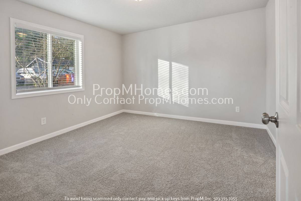 Apartment for rent at 15559 NE Glisan St, Portland, OR 97230