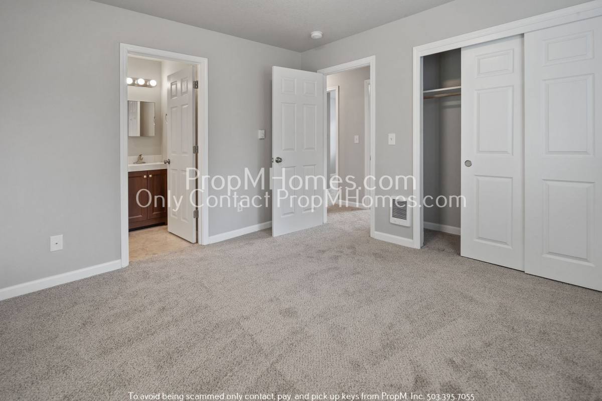 Apartment for rent at 15559 NE Glisan St, Portland, OR 97230