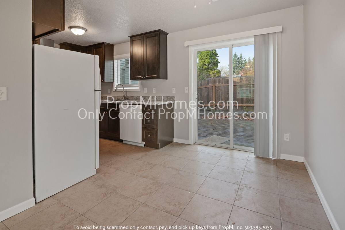 Apartment for rent at 15559 NE Glisan St, Portland, OR 97230
