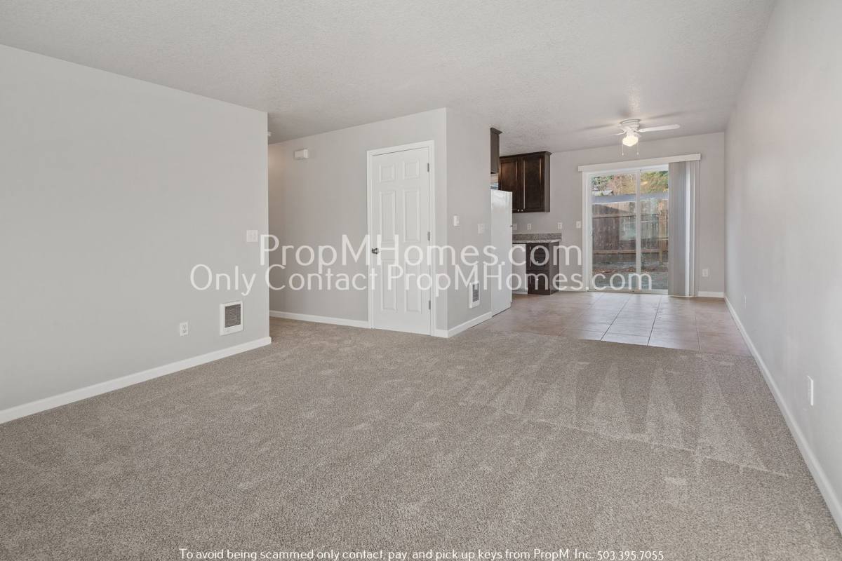 Apartment for rent at 15559 NE Glisan St, Portland, OR 97230