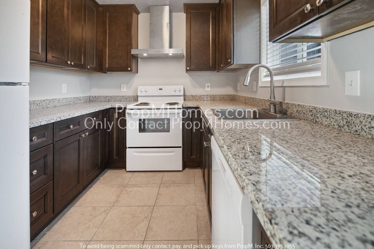 Apartment for rent at 15559 NE Glisan St, Portland, OR 97230