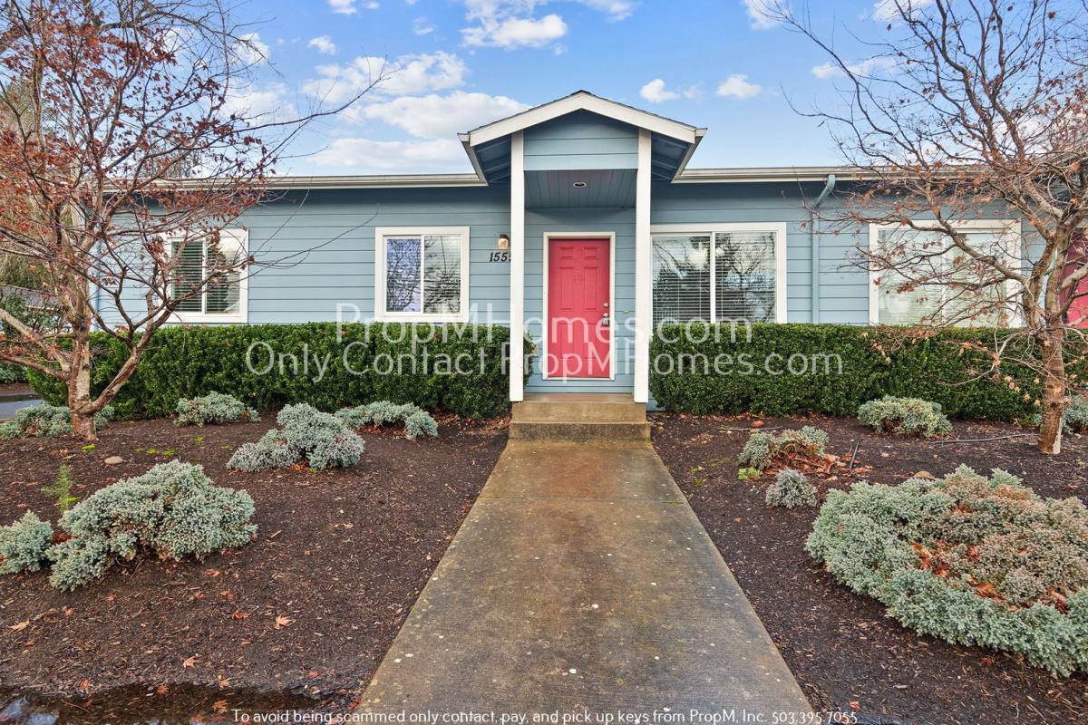 Apartment for rent at 15559 NE Glisan St, Portland, OR 97230