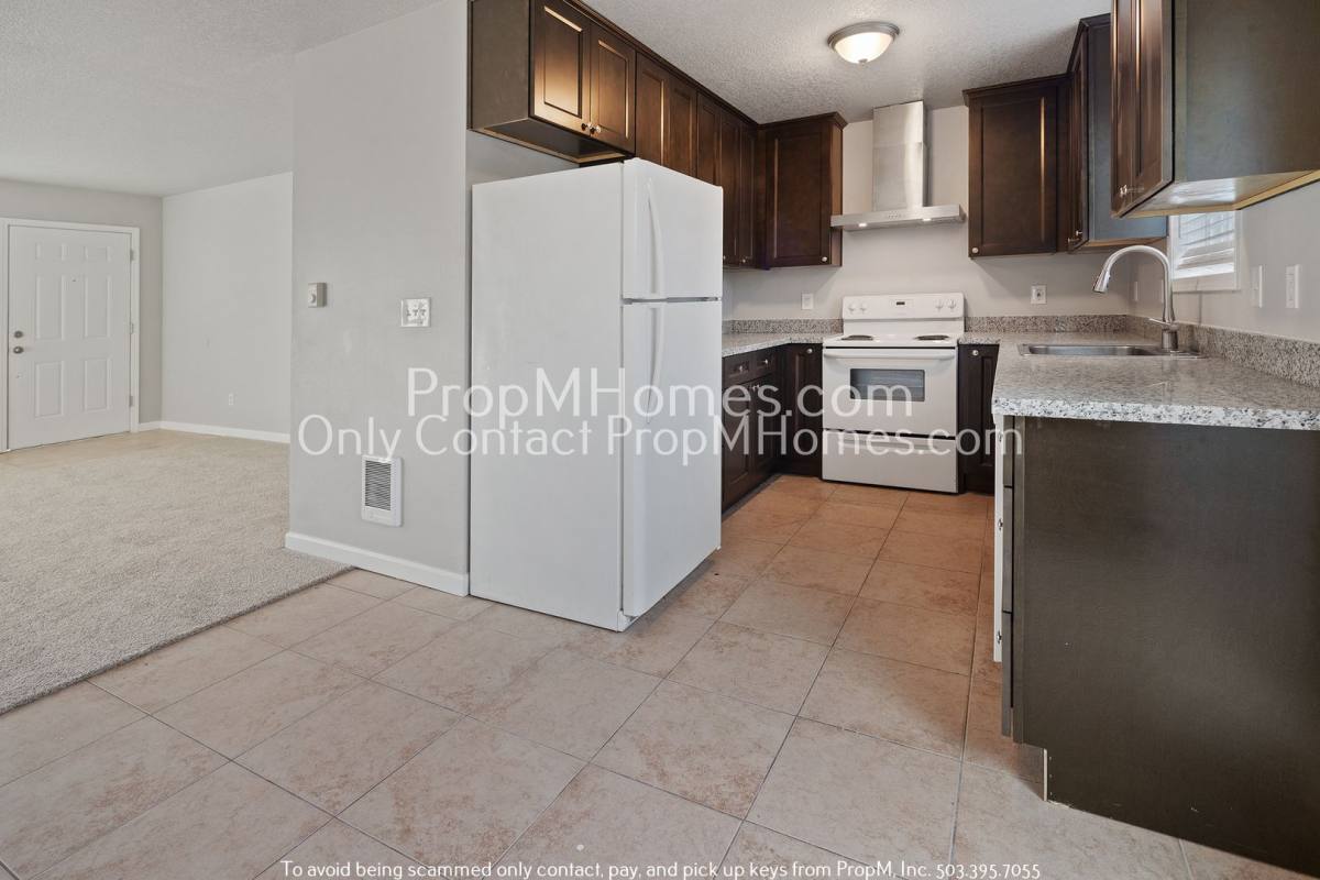 Apartment for rent at 15559 NE Glisan St, Portland, OR 97230