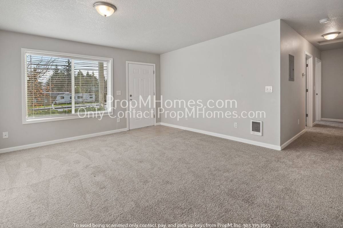 Apartment for rent at 15559 NE Glisan St, Portland, OR 97230