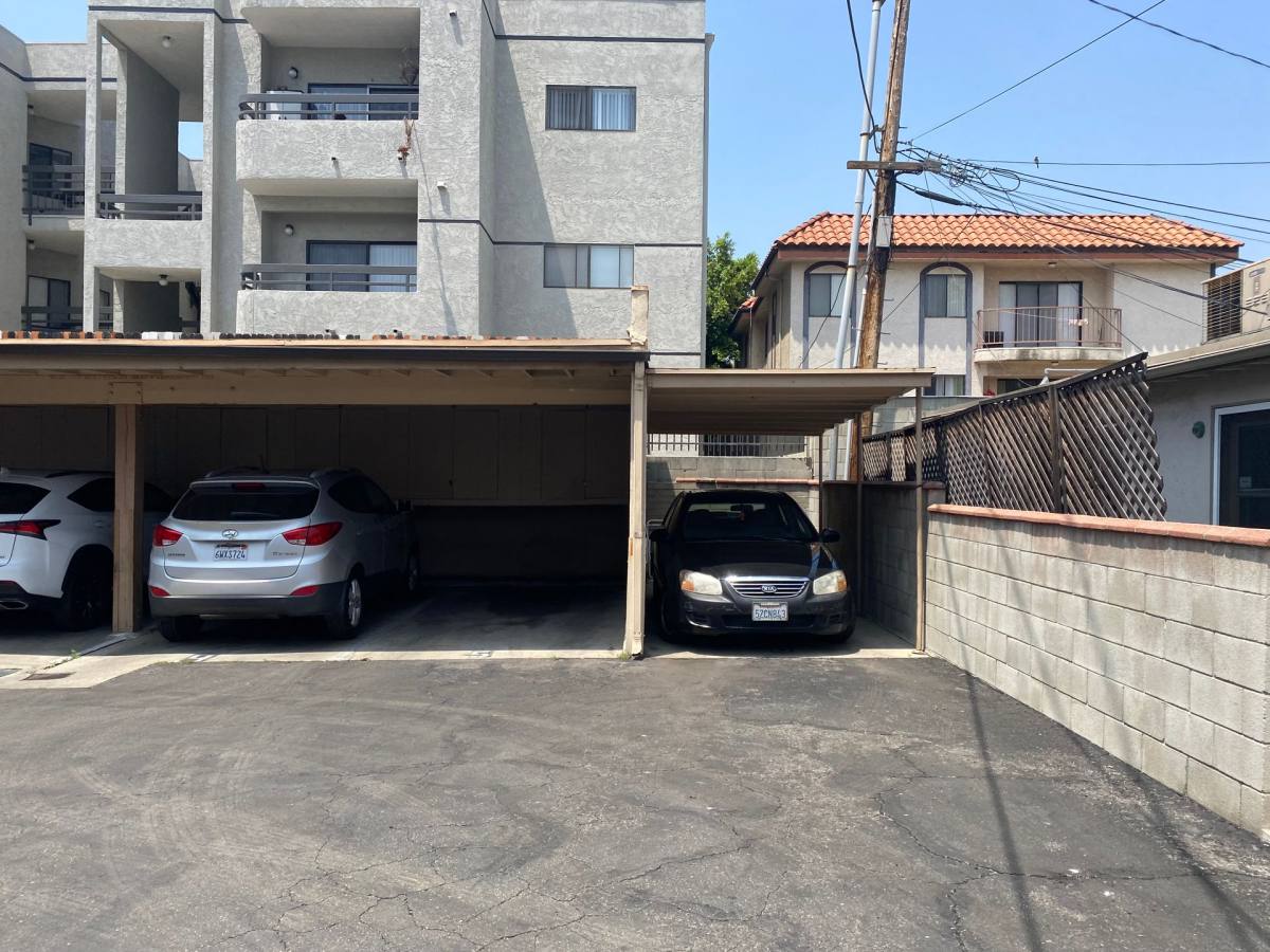 Apartment for rent at 1147 San Rafael Ave, Glendale, CA 91202