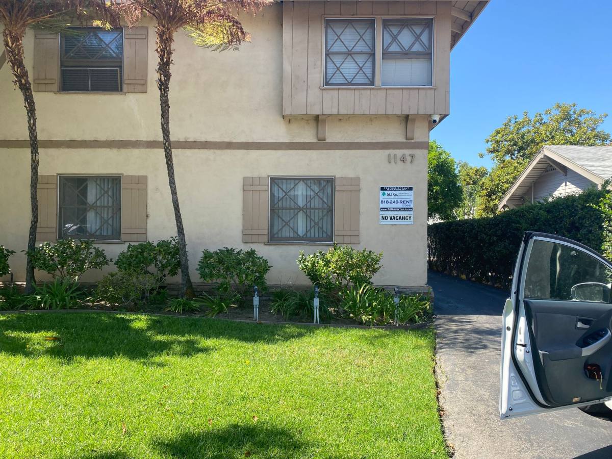 Apartment for rent at 1147 San Rafael Ave, Glendale, CA 91202