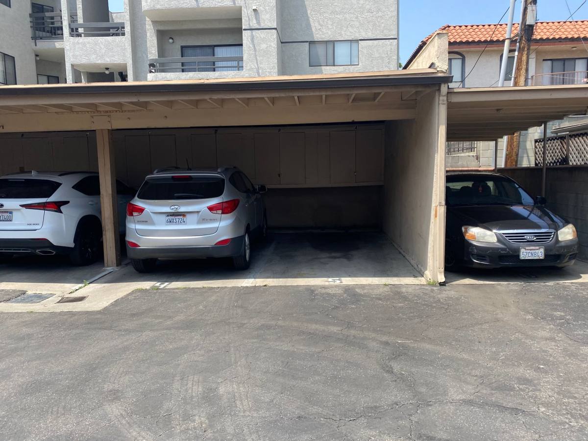 Apartment for rent at 1147 San Rafael Ave, Glendale, CA 91202