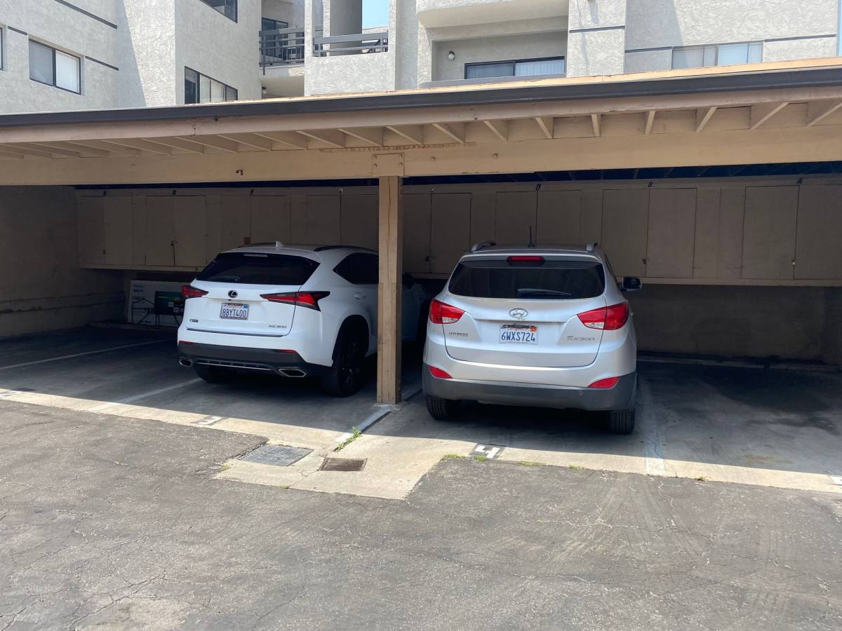 Apartment for rent at 1147 San Rafael Ave, Glendale, CA 91202
