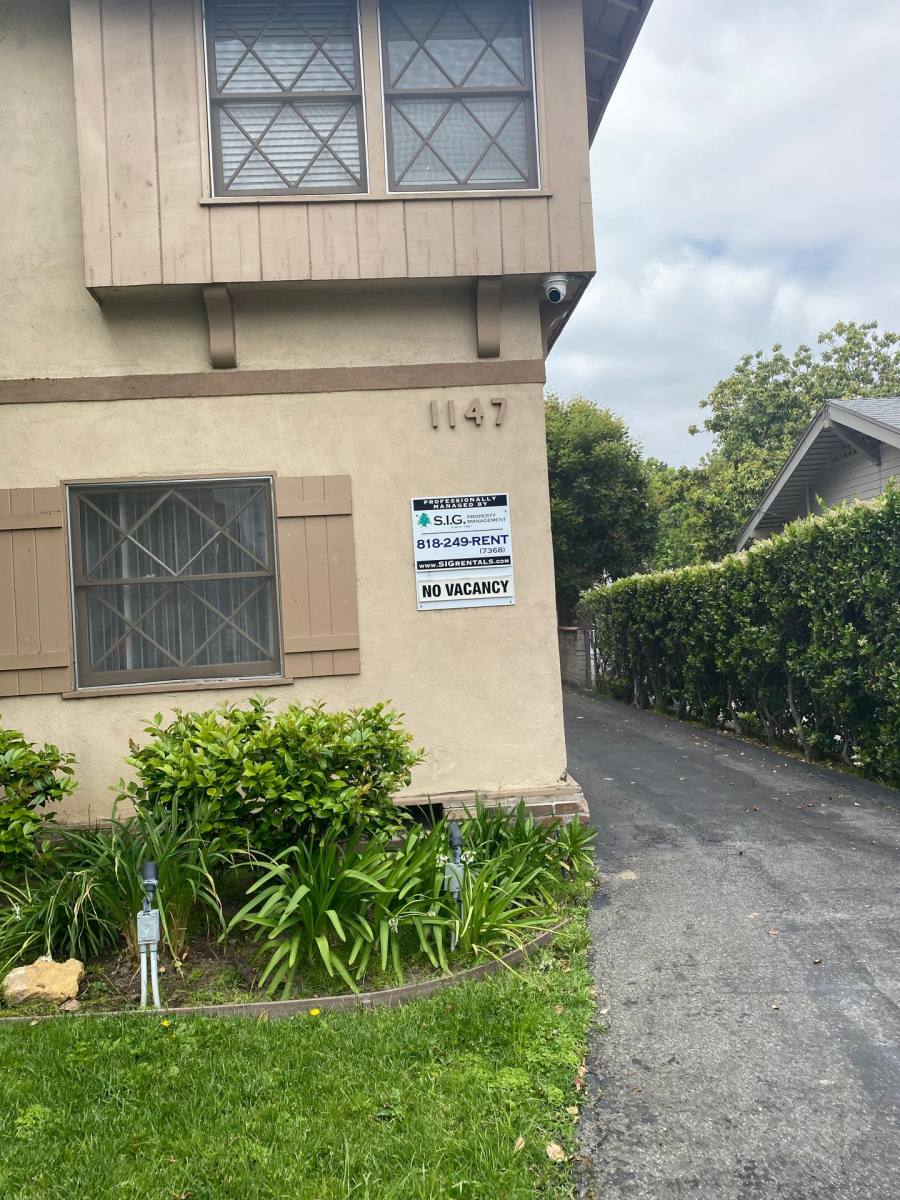 Apartment for rent at 1147 San Rafael Ave, Glendale, CA 91202