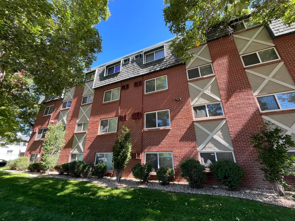 Apartment for rent at 3030 S Bannock St, Englewood, CO 80110