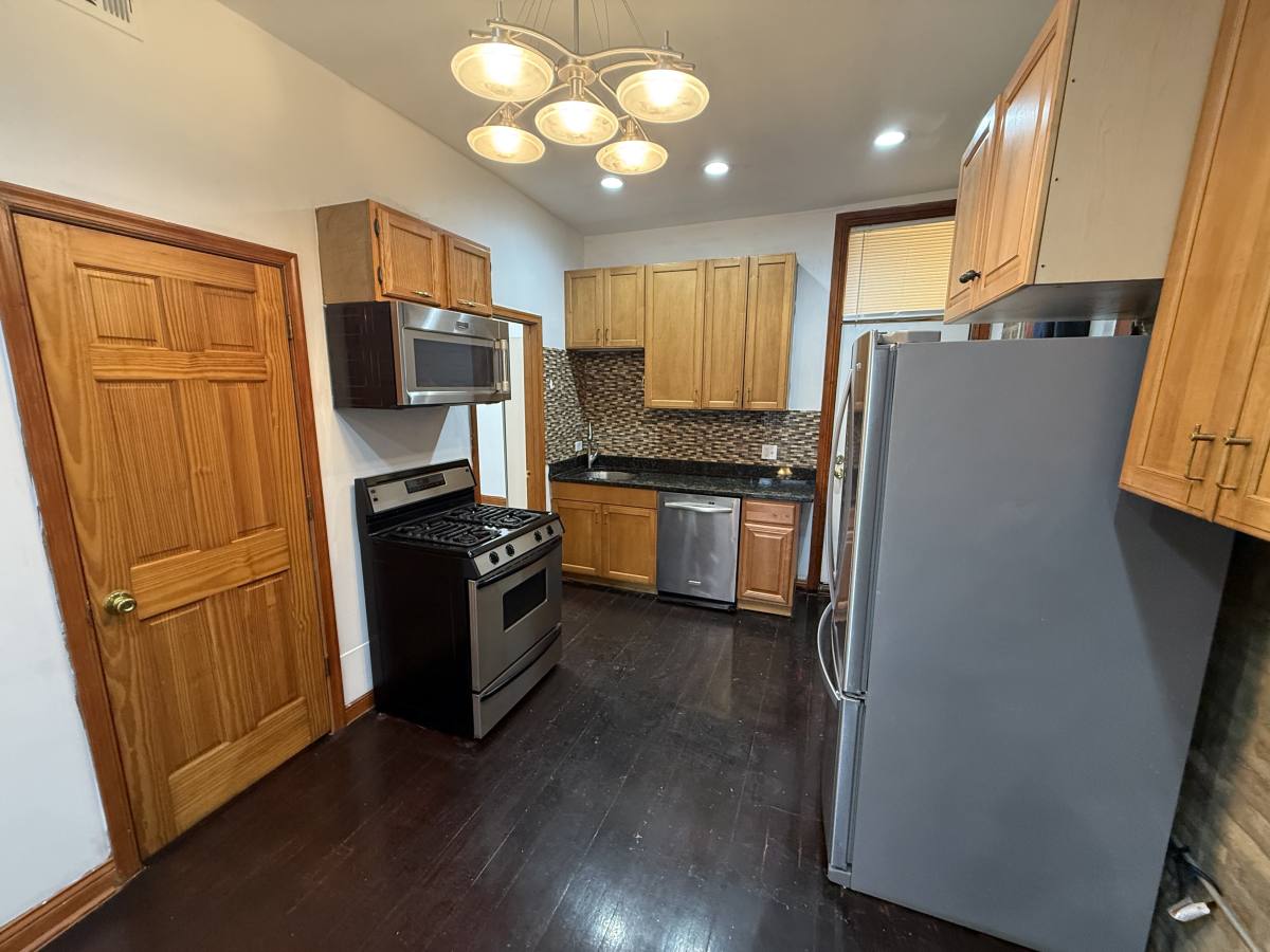 Apartment for rent at 1224 N Cleaver St #1F, Chicago, IL 60642