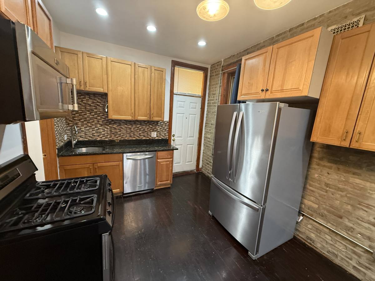 Apartment for rent at 1224 N Cleaver St #1F, Chicago, IL 60642