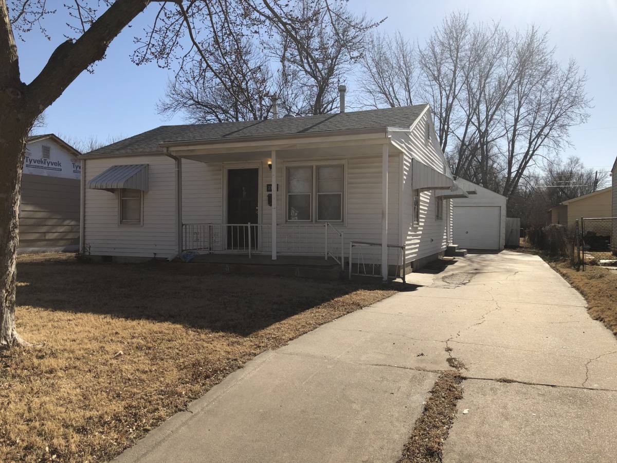 House for rent at 2307 W Irving St, Wichita, KS 67213