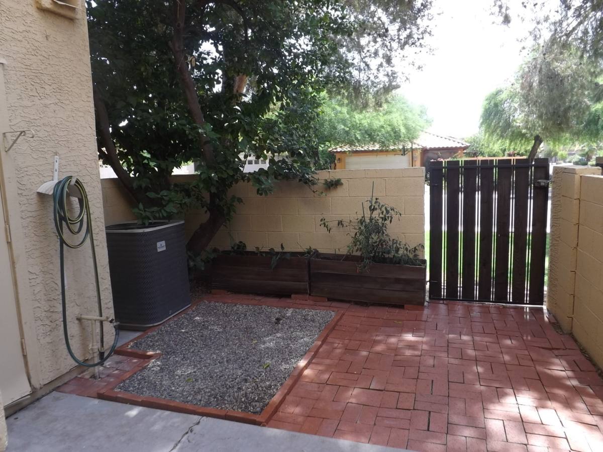 Townhouse for rent at 5704 E Aire Libre, Scottsdale, AZ 85254