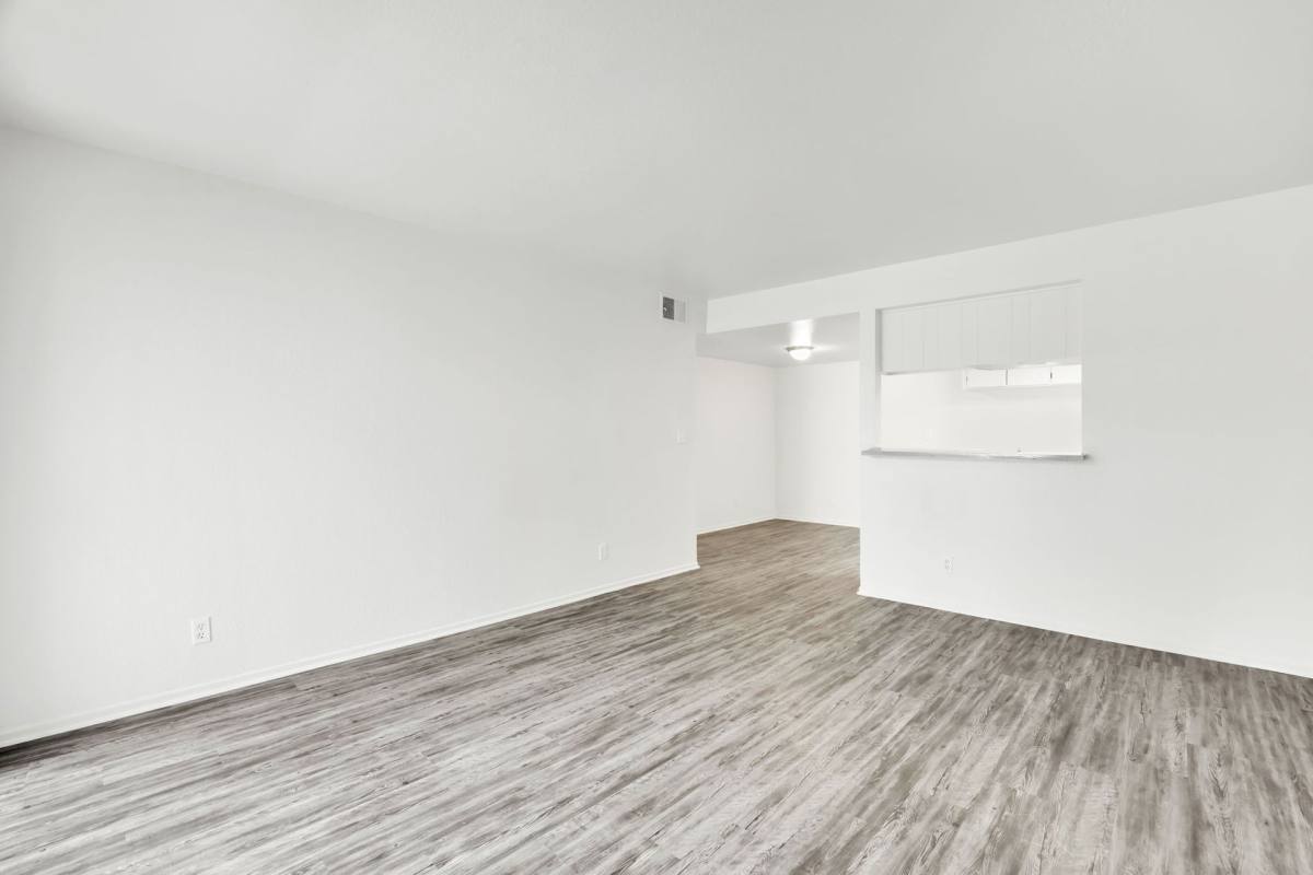 Apartment for rent at 904 Fairway Dr, Colton, CA 92324