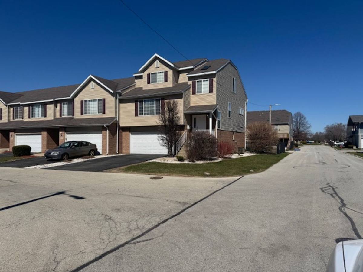 Townhouse for rent at 2520 Cedar Glen Dr N, Chicago Heights, IL 60411