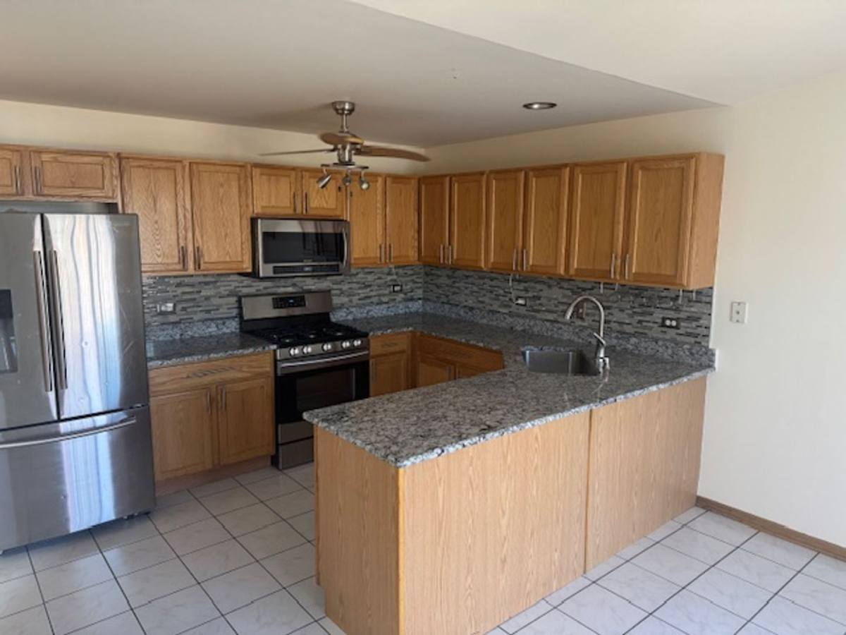 Townhouse for rent at 2520 Cedar Glen Dr N, Chicago Heights, IL 60411