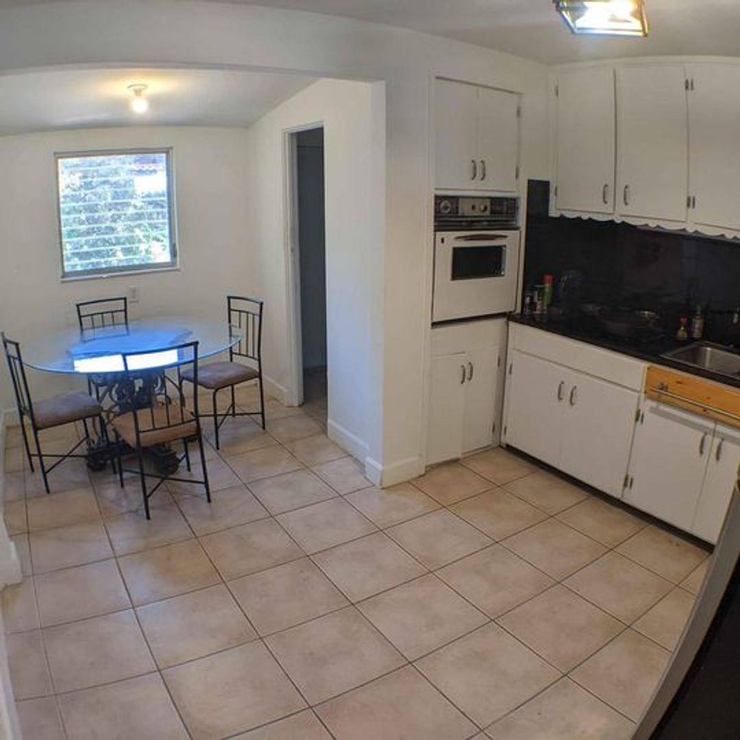 Apartment for rent at 1637 Devonshire Lane, Sarasota, FL 34236