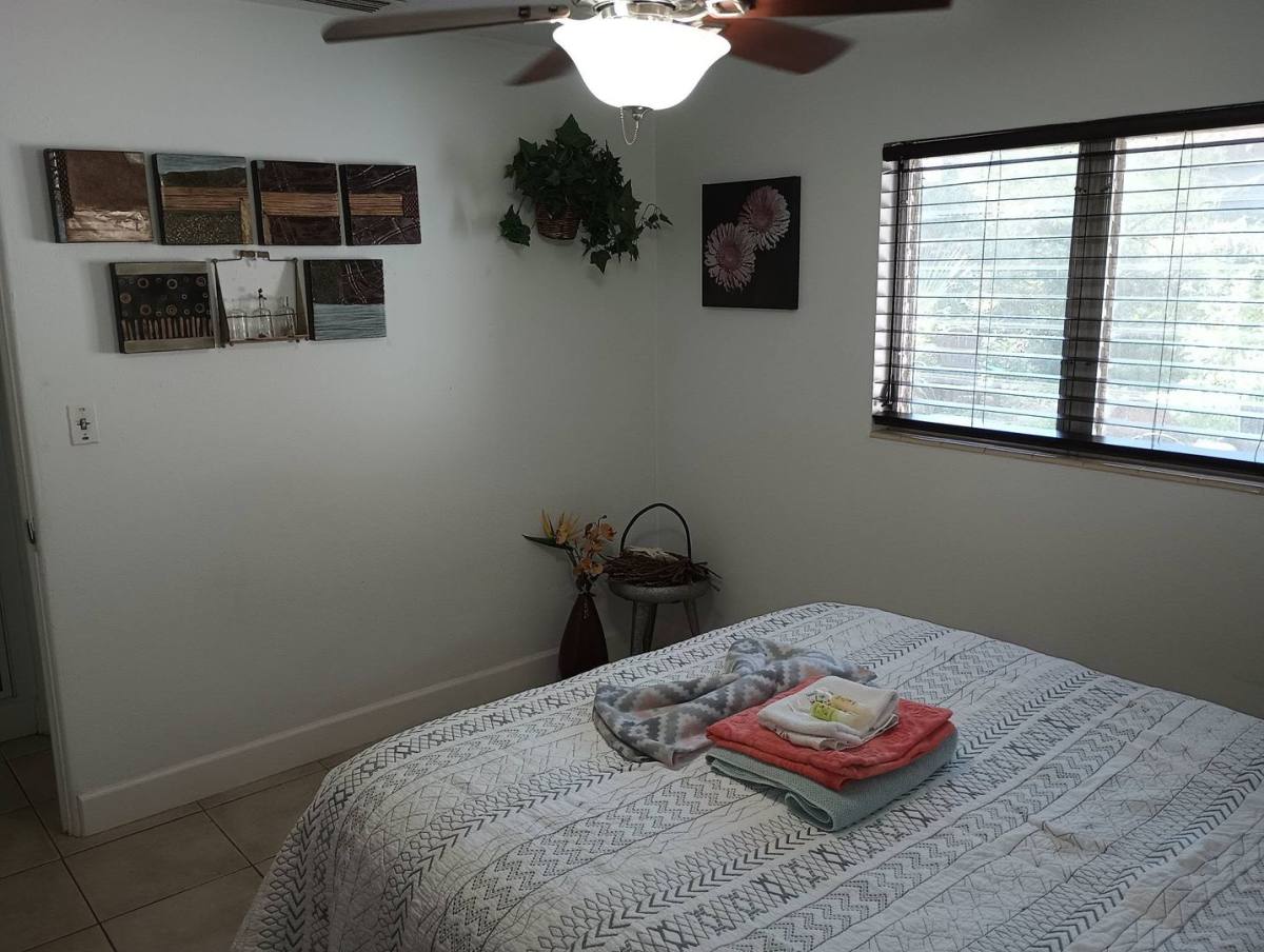 Apartment for rent at 1637 Devonshire Lane, Sarasota, FL 34236