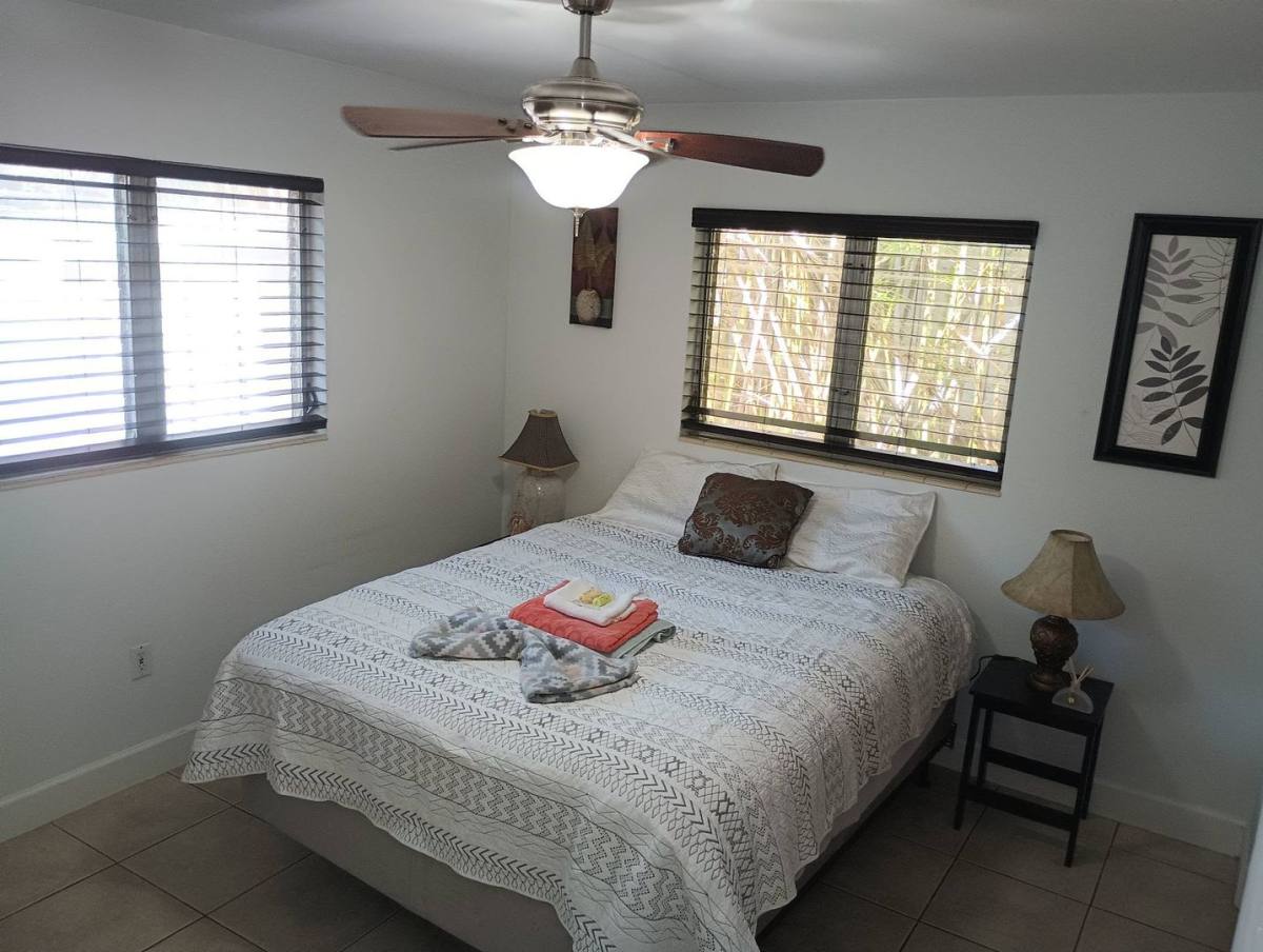 Apartment for rent at 1637 Devonshire Lane, Sarasota, FL 34236
