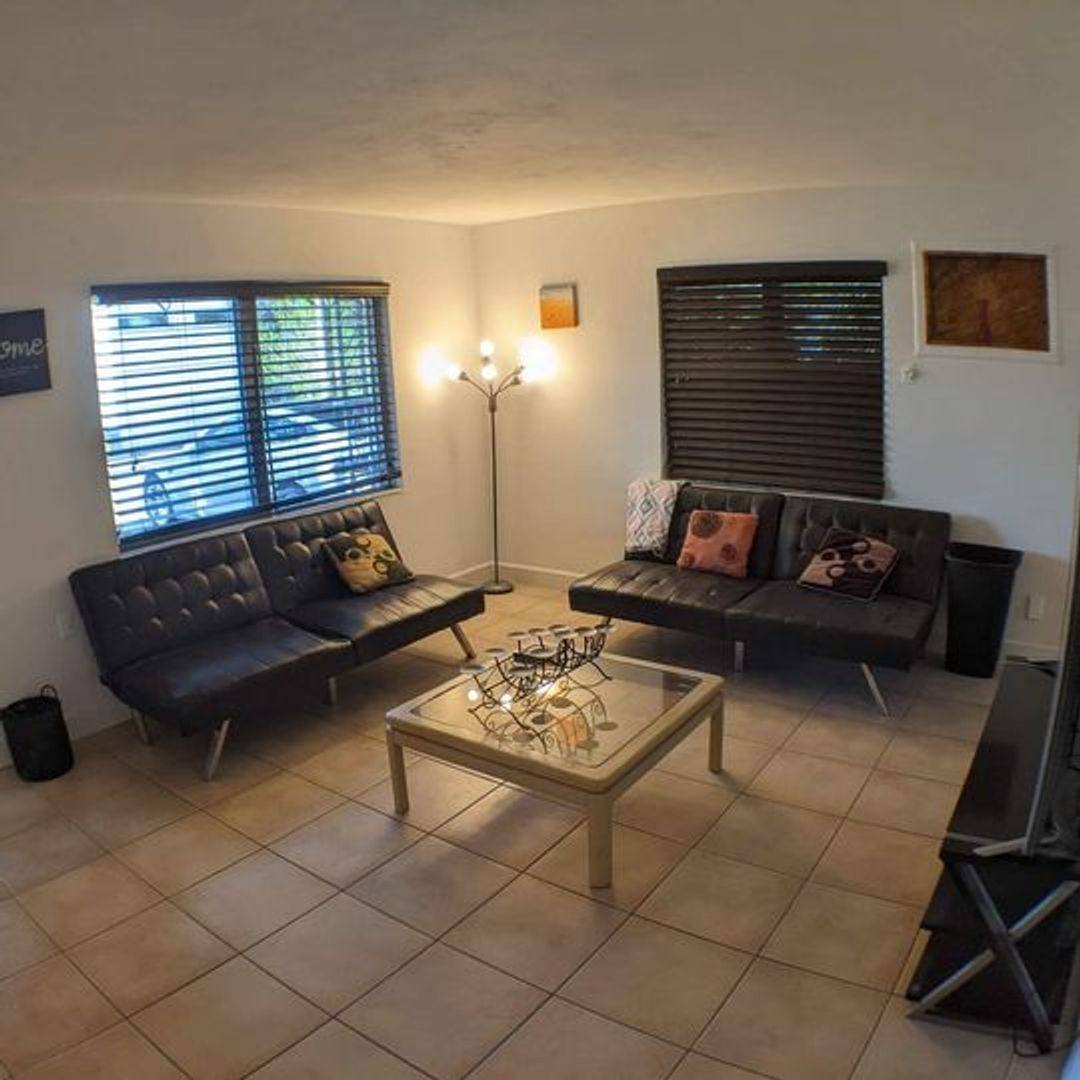 Apartment for rent at 1637 Devonshire Lane, Sarasota, FL 34236