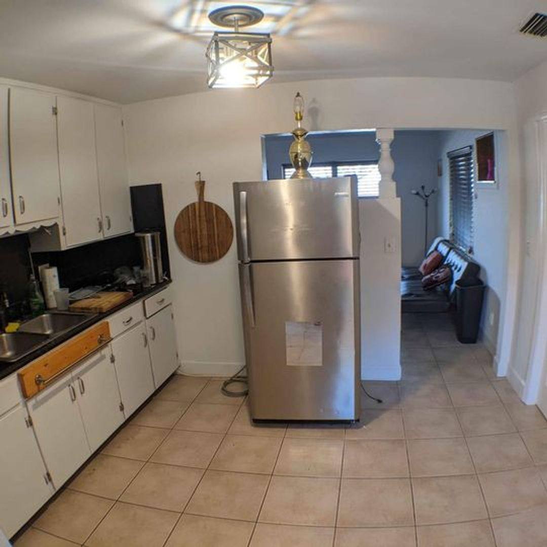 Apartment for rent at 1637 Devonshire Lane, Sarasota, FL 34236
