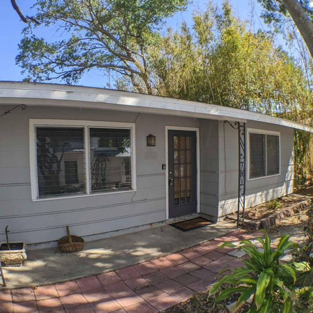 Apartment for rent at 1637 Devonshire Lane, Sarasota, FL 34236