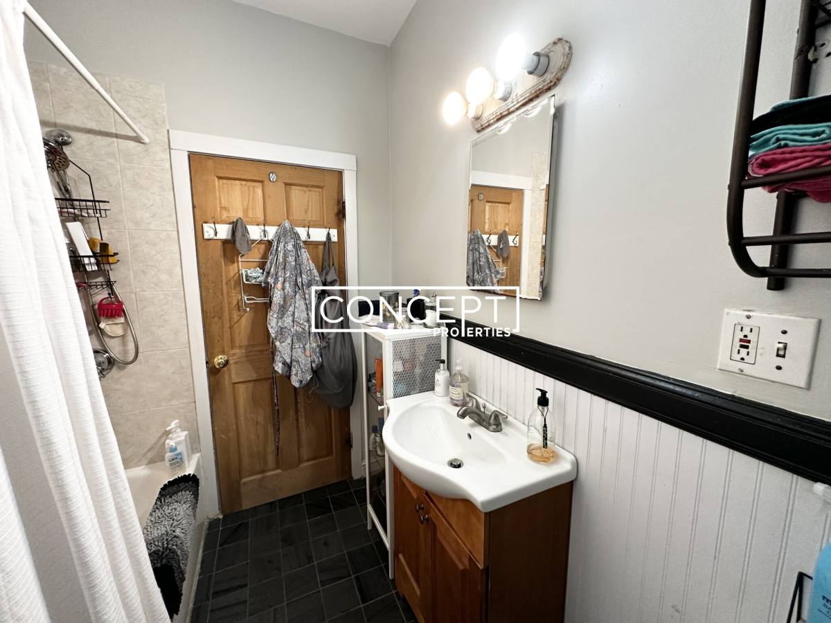 House for rent at 750 Huntington Ave #2, Boston, MA 02115