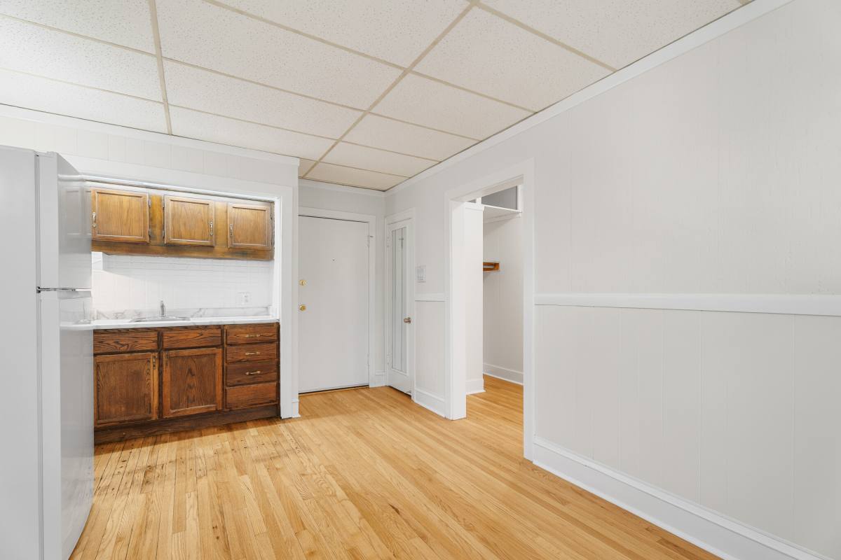 Apartment for rent at 1440 W Howard #18, Chicago, IL 60626
