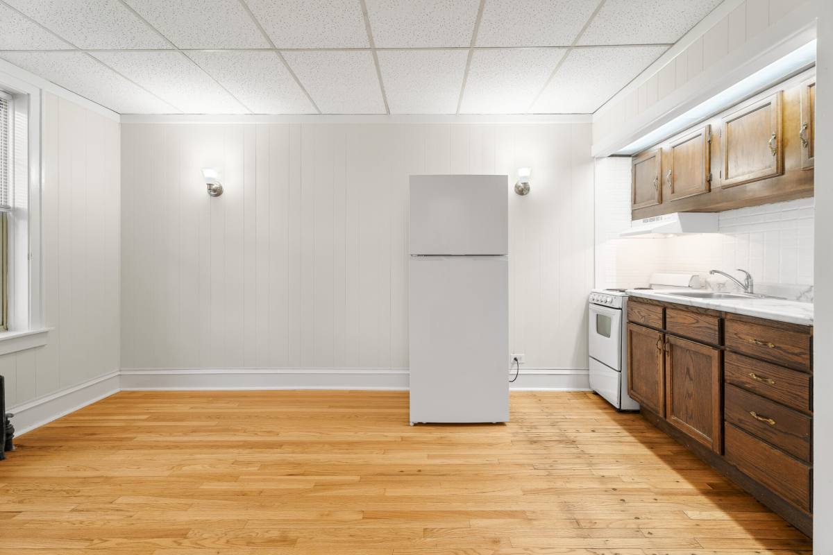 Apartment for rent at 1440 W Howard #18, Chicago, IL 60626
