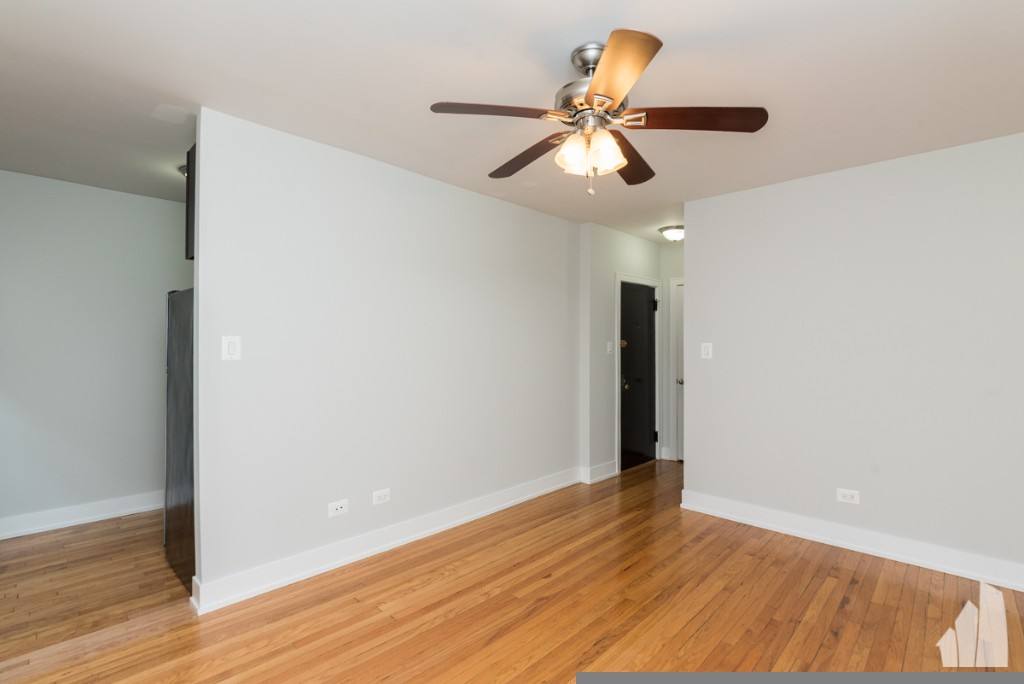 Apartment for rent at 514 W Cornelia Ave #205, Chicago, IL 60657