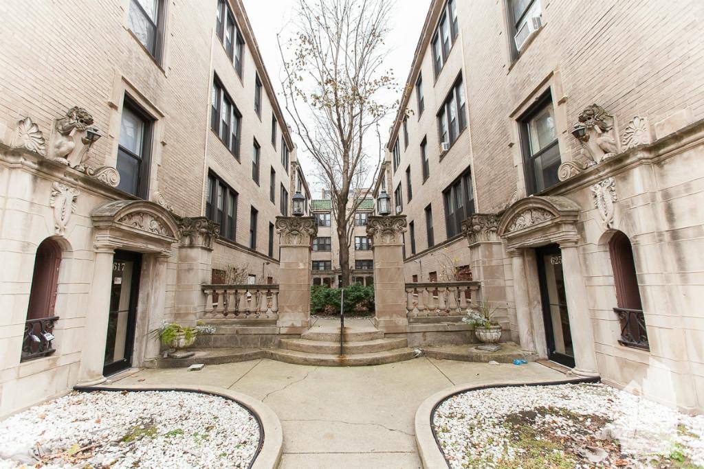 Apartment for rent at 619 W Melrose #D1, Chicago, IL 60657
