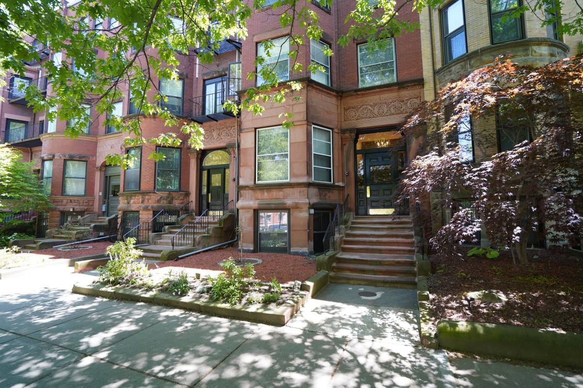 Apartment for rent at 1071 Beacon St #2, Brookline, MA 02446