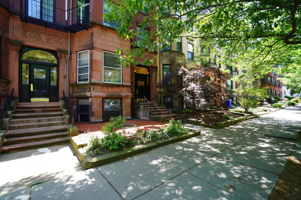 Apartment for rent at 1071 Beacon St #2, Brookline, MA 02446