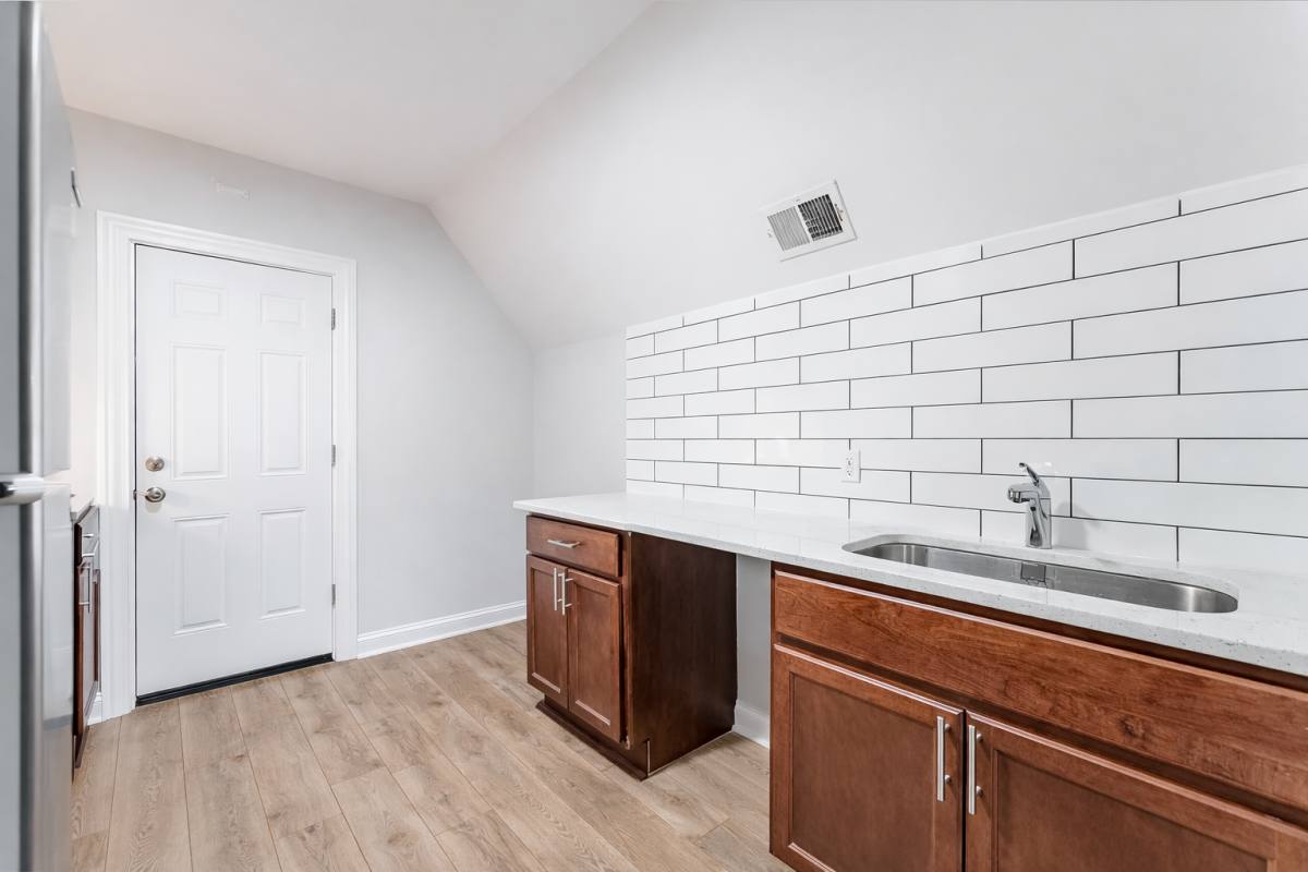 Apartment for rent at 6337 W Patterson Ave #2, Chicago, IL 60634