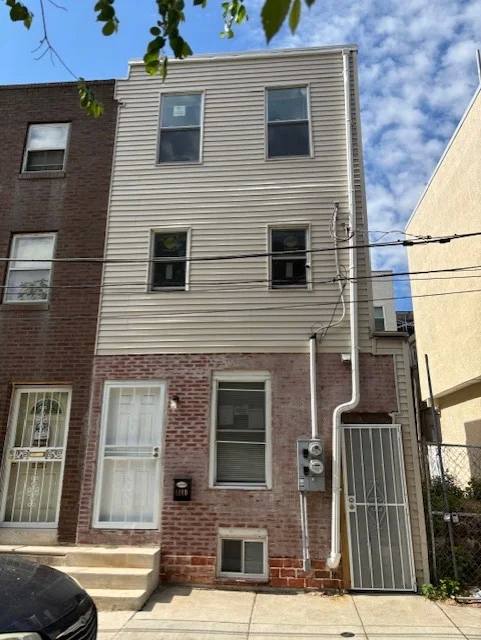 Townhouse for rent at 1110 N St, Philadelphia, PA 19123
