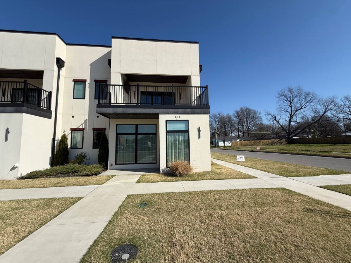 Townhouse for rent at 134 E Elgin St, Broken Arrow, OK 74012