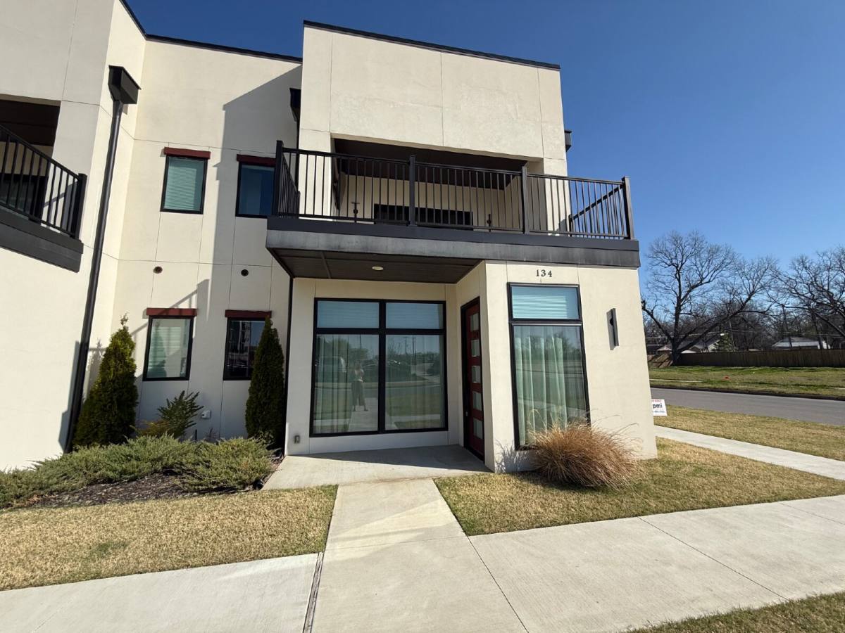 Townhouse for rent at 134 E Elgin St, Broken Arrow, OK 74012