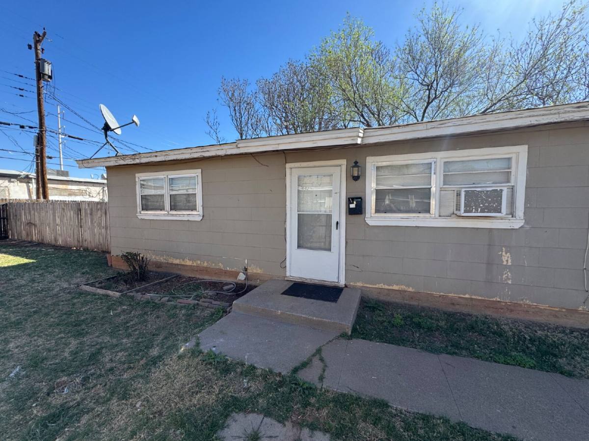 Townhouse for rent at 2208 35th St #B, Lubbock, TX 79412